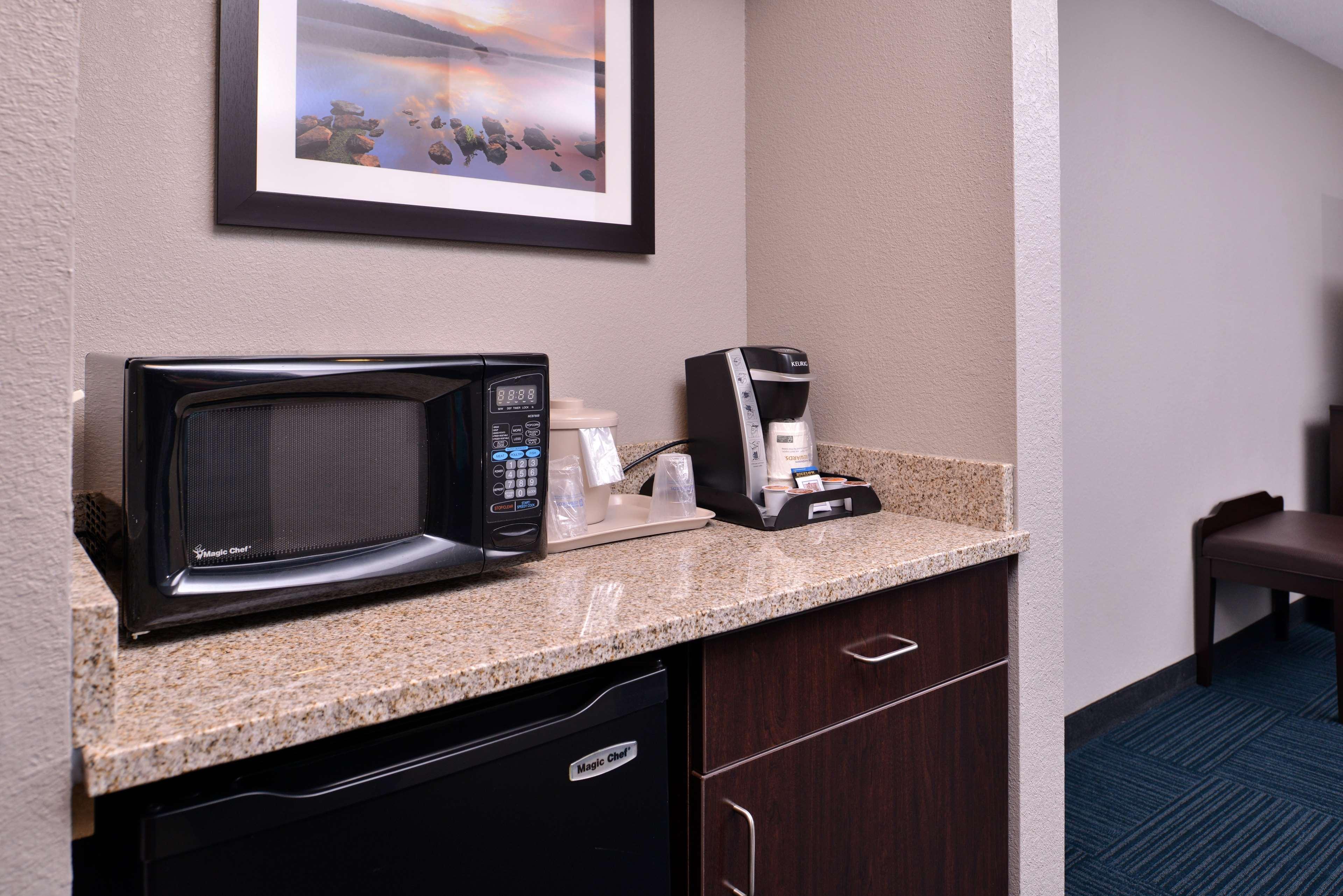 Best Western Hartford Hotel And Suites מראה חיצוני תמונה