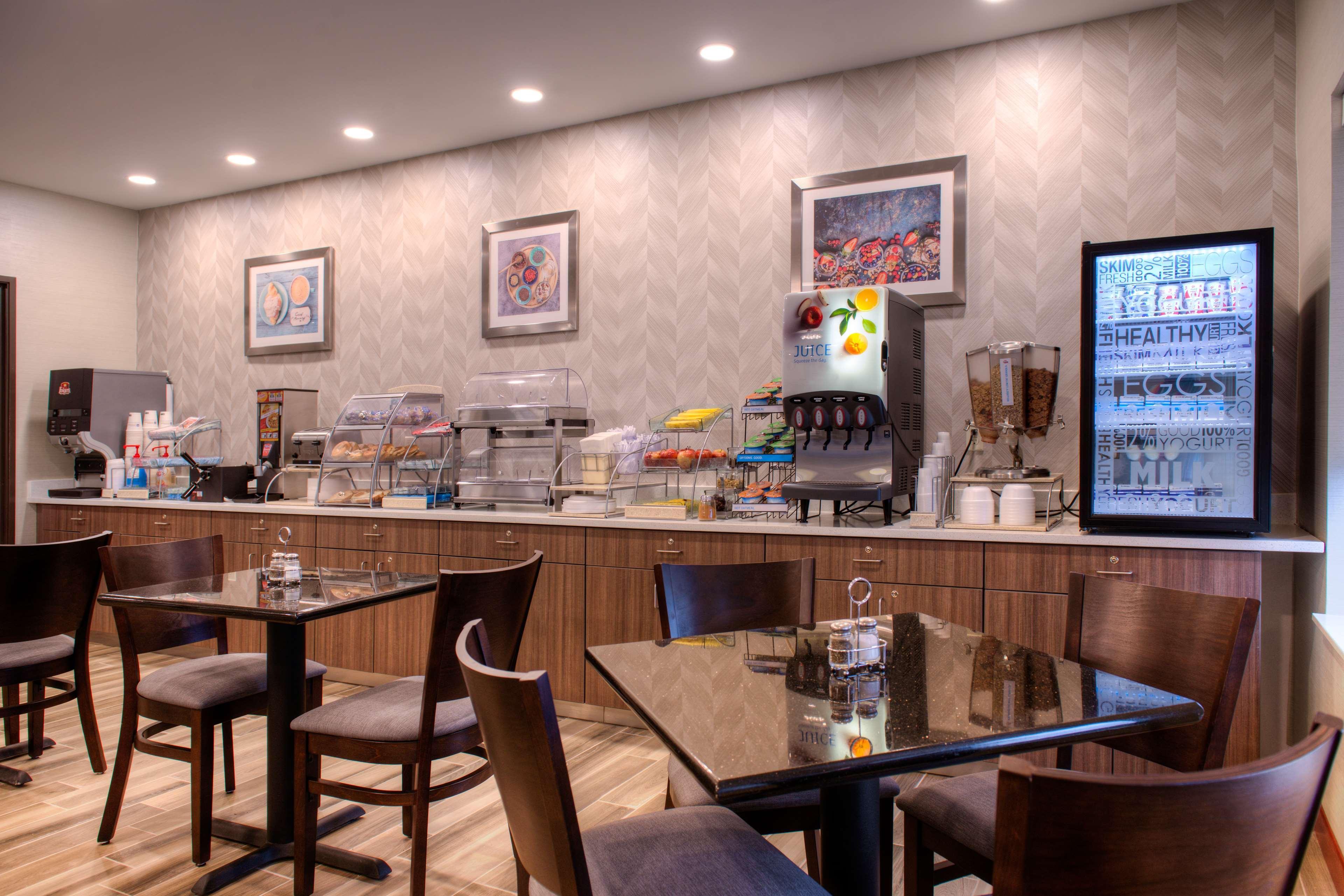 Best Western Hartford Hotel And Suites מראה חיצוני תמונה