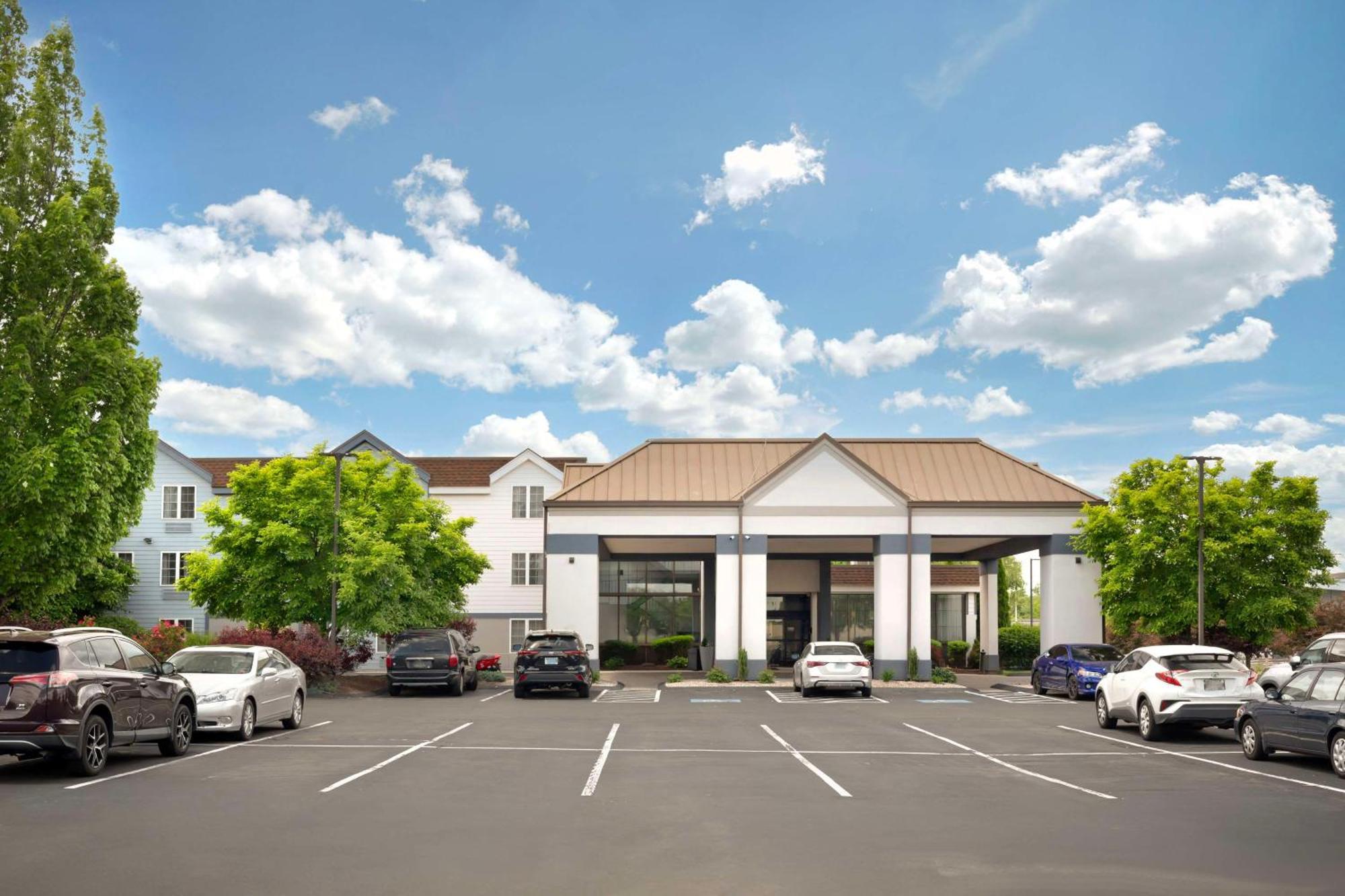 Best Western Hartford Hotel And Suites מראה חיצוני תמונה