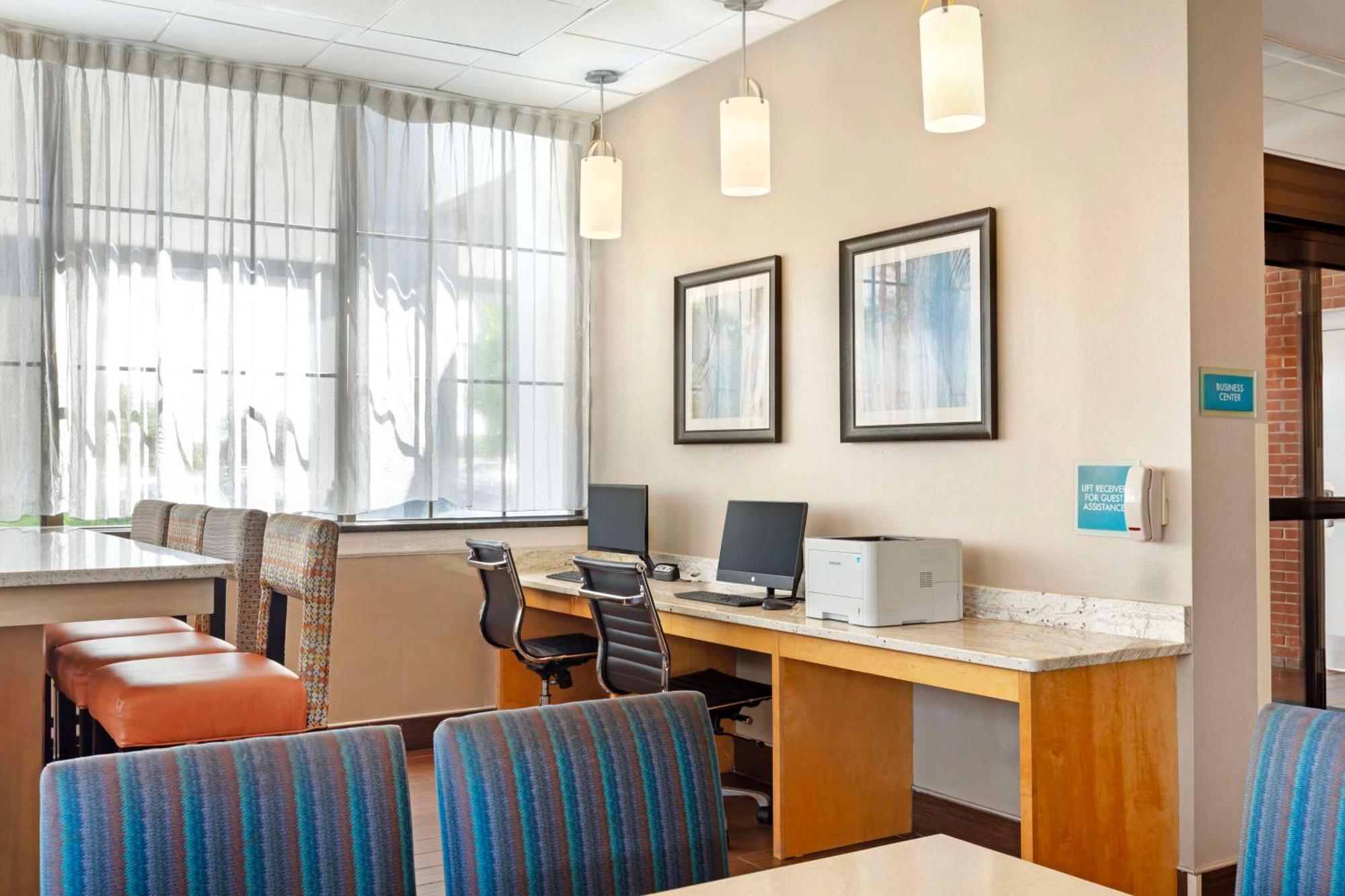 Best Western Hartford Hotel And Suites מראה חיצוני תמונה