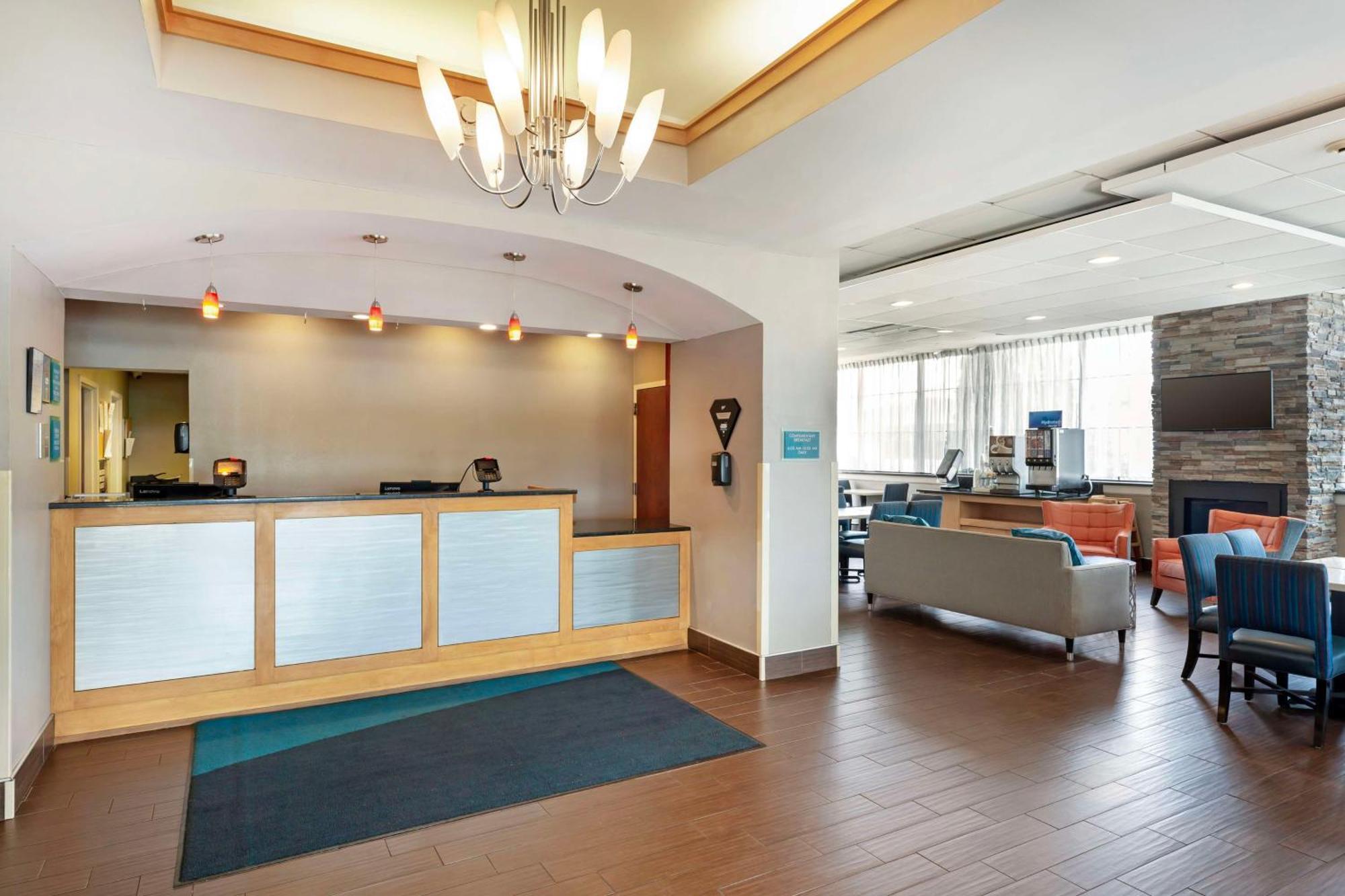 Best Western Hartford Hotel And Suites מראה חיצוני תמונה